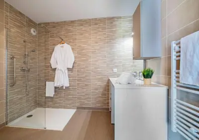 Salle de bains dans l'établissement Résidence de La Rochelle