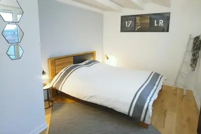 Un ou plusieurs lits dans un hébergement de l'établissement Appartement au cœur de La Rochelle avec parking