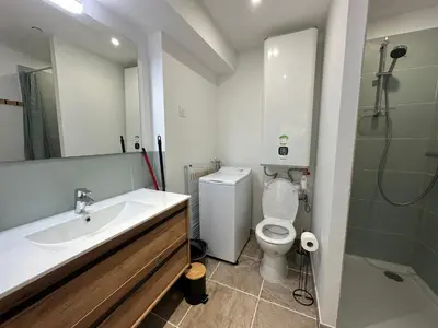 Salle de bains dans l'établissement Chez Camille & Emma - Hyper Centre Climatisé