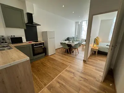 Cuisine ou kitchenette dans l'établissement Chez Camille & Emma - Hyper Centre Climatisé