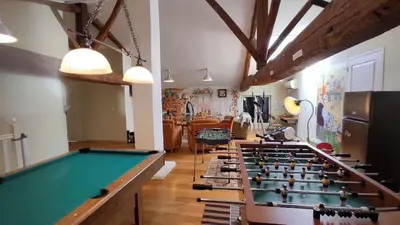 Billard dans l'établissement 4 Bed-Sleeps 8-Aircon-Garden-Pool-Parking