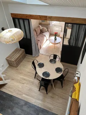 Coin salon dans l'établissement Charmant appartement au coeur de la ville