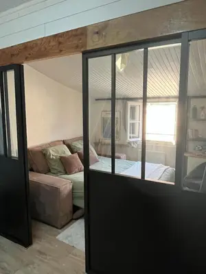 Coin salon dans l'établissement Charmant appartement au coeur de la ville