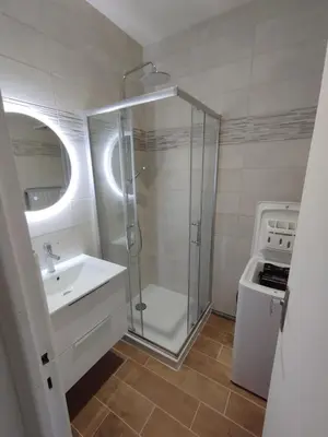Salle de bains dans l'établissement Studio Proche Cure Rochefort