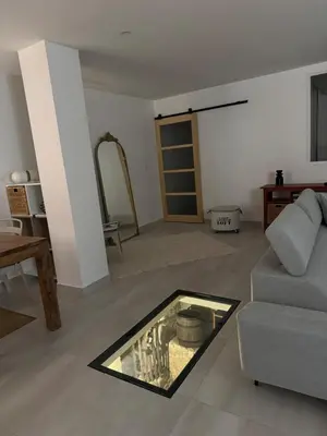 Coin salon dans l'établissement Loft avec Parking au centre historique de Saintes