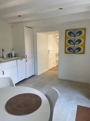 Cuisine ou kitchenette dans l'établissement Charmante Maison de Campagne