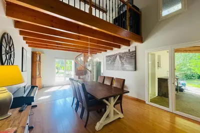 Coin salon dans l'établissement Villa paisible avec piscine
