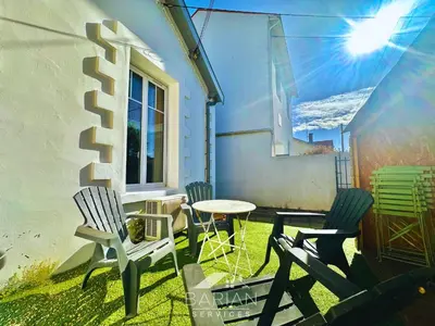 Plan de l'établissement Duplex confortable avec climatisation et cour - ménage et linge inclus