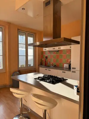 Cuisine ou kitchenette dans l'établissement Grand appartement pour 4 à 5 personnes maximum