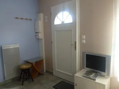 Télévision ou salle de divertissement dans l'établissement Maison au calme
