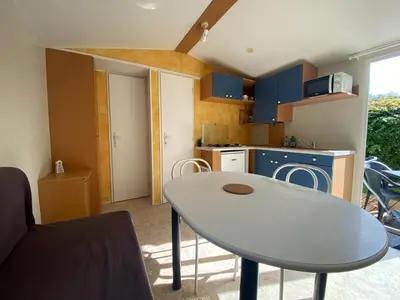 Cuisine ou kitchenette dans l'établissement Camping du Fouilloux
