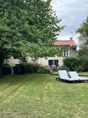 Jardin de l'établissement Character village house with private pool - Chez Sophie