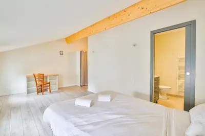 Un ou plusieurs lits dans un hébergement de l'établissement La Jarnacaise #12pers #6 chambres