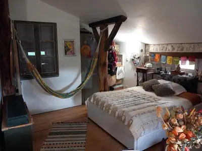 Un ou plusieurs lits dans un hébergement de l'établissement house with authentic charm