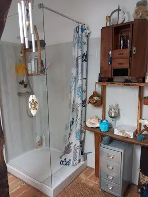 Salle de bains dans l'établissement house with authentic charm