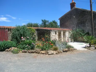 Jardin de l'établissement Peony Lodge - The Good Life in France