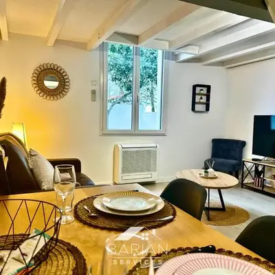 Maisonnette avec climatisation et cour - ménage et linge inclus