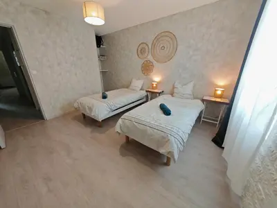 Un ou plusieurs lits dans un hébergement de l'établissement l'appart Orchidée n12, cosy et lumineux