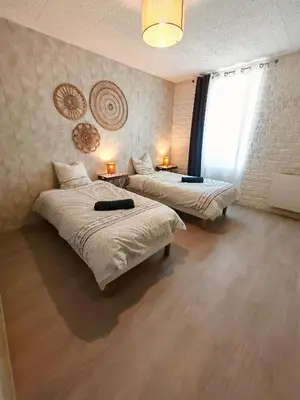 Un ou plusieurs lits dans un hébergement de l'établissement l'appart Orchidée n12, cosy et lumineux
