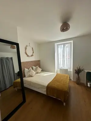 Un ou plusieurs lits dans un hébergement de l'établissement Maison Cosy Niort parking privé 3 chambres
