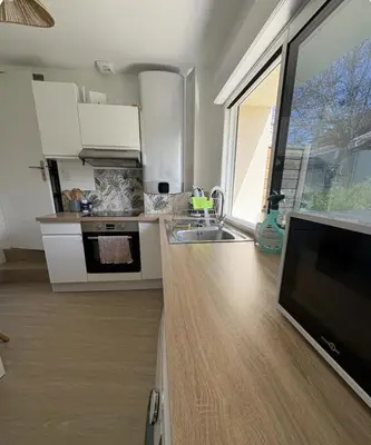 Cuisine ou kitchenette dans l'établissement Maison Cosy Niort parking privé 3 chambres