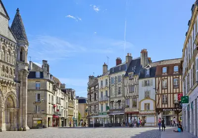 Vue générale sur Poitiers ou vue de la ville depuis l'appartement