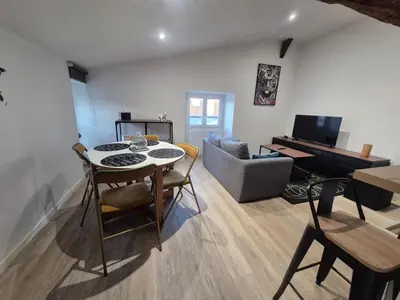 Télévision ou salle de divertissement dans l'établissement Léa, atypical and refined studio