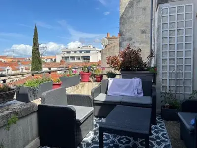 Coin salon dans l'établissement Bel appartement proche du marché