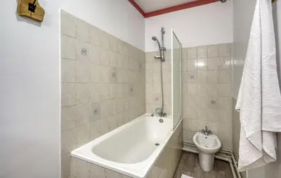 Salle de bains dans l'établissement Awesome Home In Verteuil-Sur-Charente