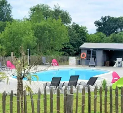 Piscine de l'établissement Camping 3 étoiles - Piscine - ccbbehi ou située à proximité