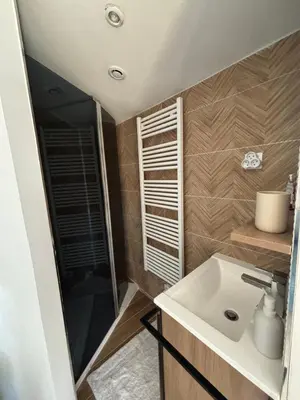 Salle de bains dans l'établissement Studio PROXIMITÉ LA ROCHELLE
