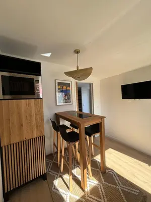 Cuisine ou kitchenette dans l'établissement Studio PROXIMITÉ LA ROCHELLE