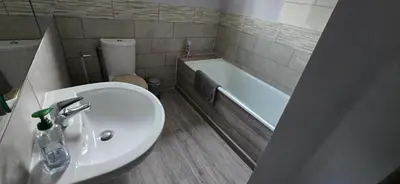 Salle de bains dans l'établissement Accesible countryside retreat with private garden and all modern facilities