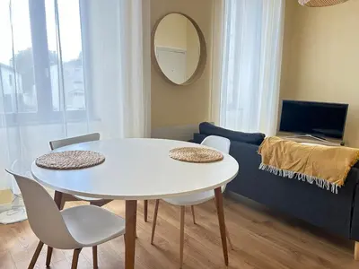Coin salon dans l'établissement Appartement - 1 chambre - Centre-ville