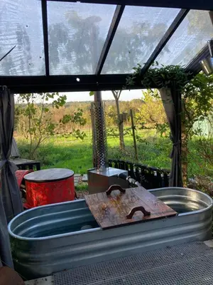 Jardin de l'établissement Yourte moderne, tout confort