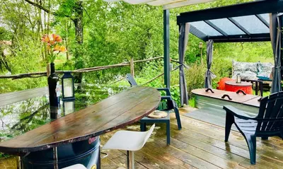 Jardin de l'établissement Yourte moderne, tout confort