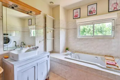 Salle de bains dans l'établissement La maison du Bonheur