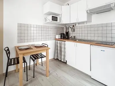 Cuisine ou kitchenette dans l'établissement Studio Bien placé Centre Historique de Saintes