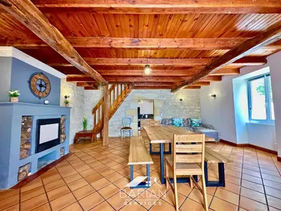 Coin salon dans l'établissement Maison climatisée 8 personnes - 3 chambres - calme et détente