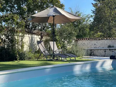 Piscine de l'établissement Gite Chez Isobel ou située à proximité