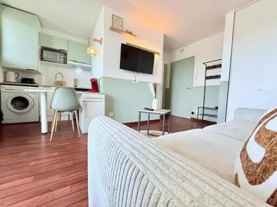 Cuisine ou kitchenette dans l'établissement L'optimist - vue sur le port