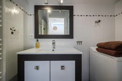 Salle de bains dans l'établissement Maison à la campagne, 6 personnes, 3 chambres pour vous ressourcer