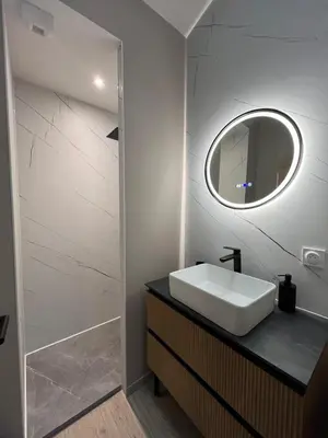 Salle de bains dans l'établissement Le Saint-Jean