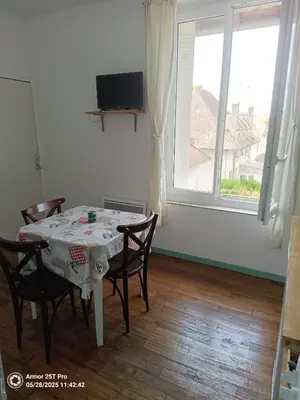 Télévision ou salle de divertissement dans l'établissement Appartement 35m2 a l'étage ,1 lit double