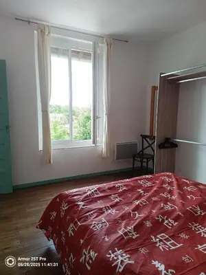 Un ou plusieurs lits dans un hébergement de l'établissement Appartement 35m2 a l'étage ,1 lit double