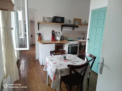Cuisine ou kitchenette dans l'établissement Appartement 35m2 a l'étage ,1 lit double