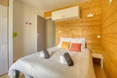 Un ou plusieurs lits dans un hébergement de l'établissement Calme à l'orée des bois