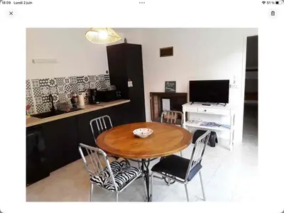 Cuisine ou kitchenette dans l'établissement Gîte La Maison d Hélène