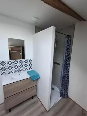 Salle de bains dans l'établissement Gîte au milieu de la campagne