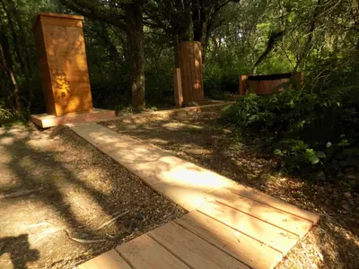Jardin de l'établissement Tente luxe jacuzzi au bord des étangs